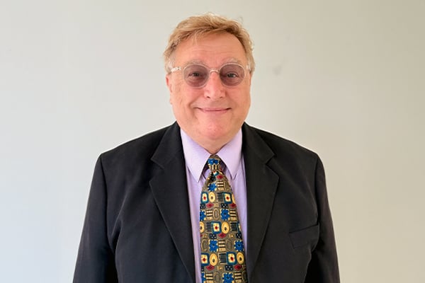 Prof-Vincent-James-Hooper-faculty-SP-Jain-Global-awarded-by-WAPE-INSIDE-IMAGE-4