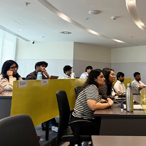 Virendra-Suryabha-Somwanshi-Country-Head-Wealth-Management-Federal-Bank-holds-a-lecture-for-SP-Jain-MFWM-students-2
