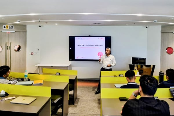 Mohit Shetty of Nippon Life India Asset Management delivers a lecture to SP Jain MFWM students 2