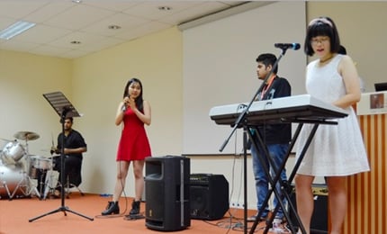 SP Jain hosts Cultural Night to welcome Postgraduate students to the Singapore Campus